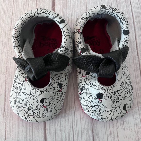 Freshly Picked Disney 101 Dalmatians Knotted Bow Leather Girls Shoes Sz 7 / 10 - Picture 3 of 13